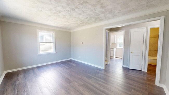 Foto del edificio - W.130th-Bellaire neighborhood, updated 3 b...