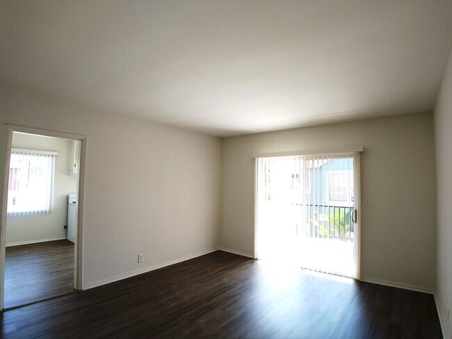 Building Photo - 5555 Kinston Ave