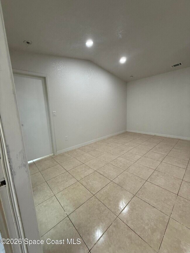 Foto del edificio - 1465 Malibu Cir NE