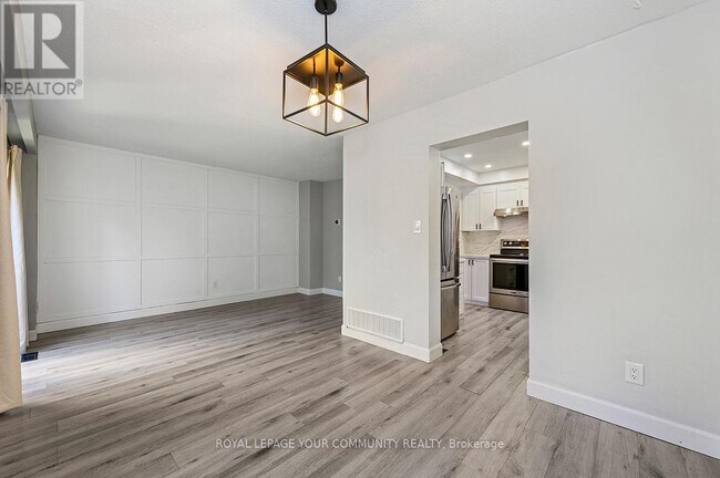 Photo du bâtiment - 2120-2120 Rathburn Rd E