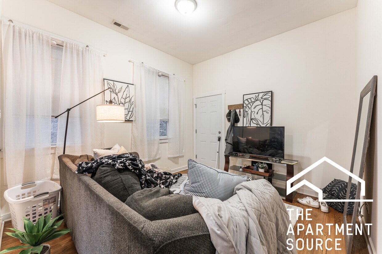 Foto principal - 2146 W Chicago Ave