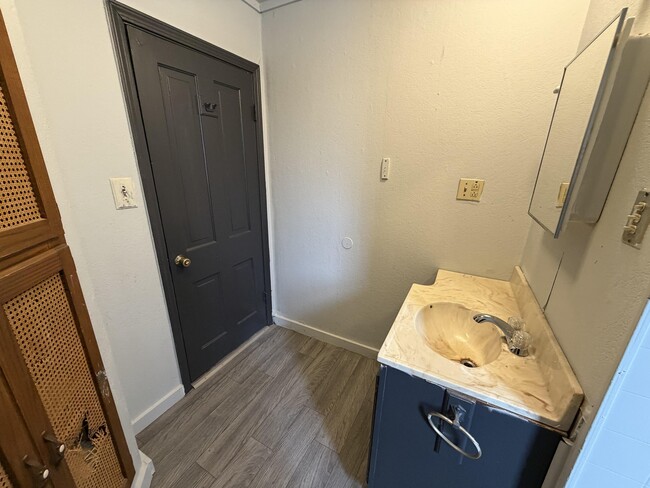 Building Photo - 730 Douglas-