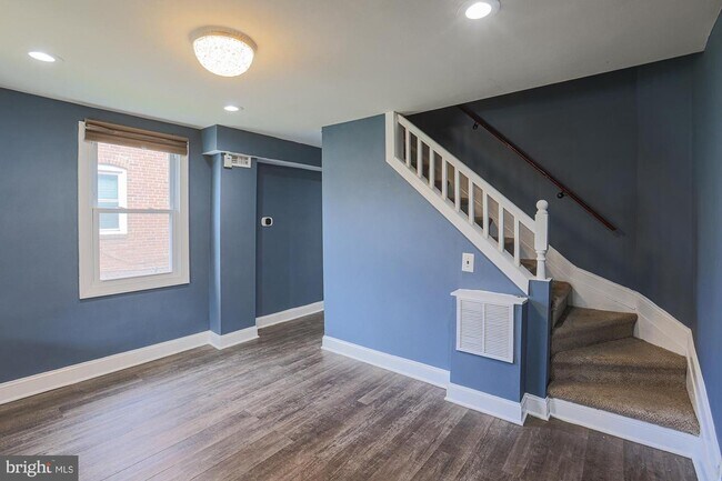 Building Photo - 2819 Bookert Dr