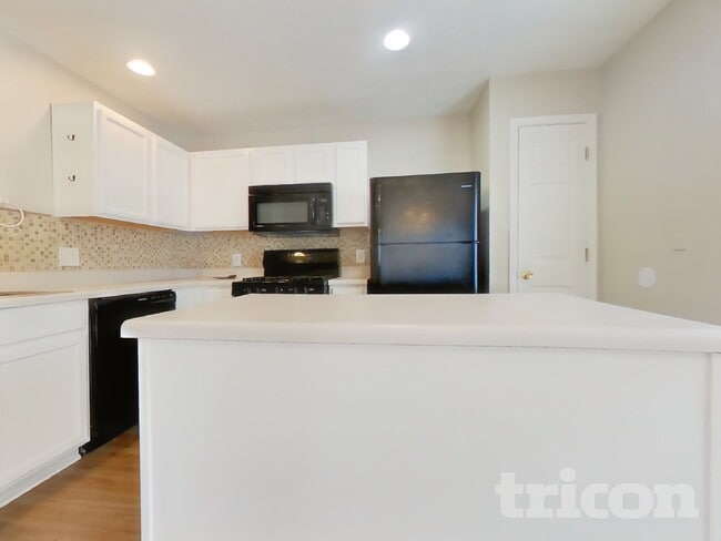 Building Photo - 5495 Mountain Top Pl