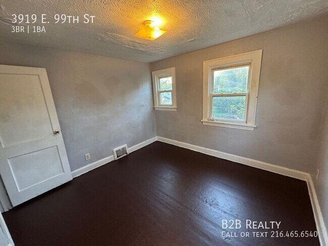 Building Photo - 3919 E 99th St