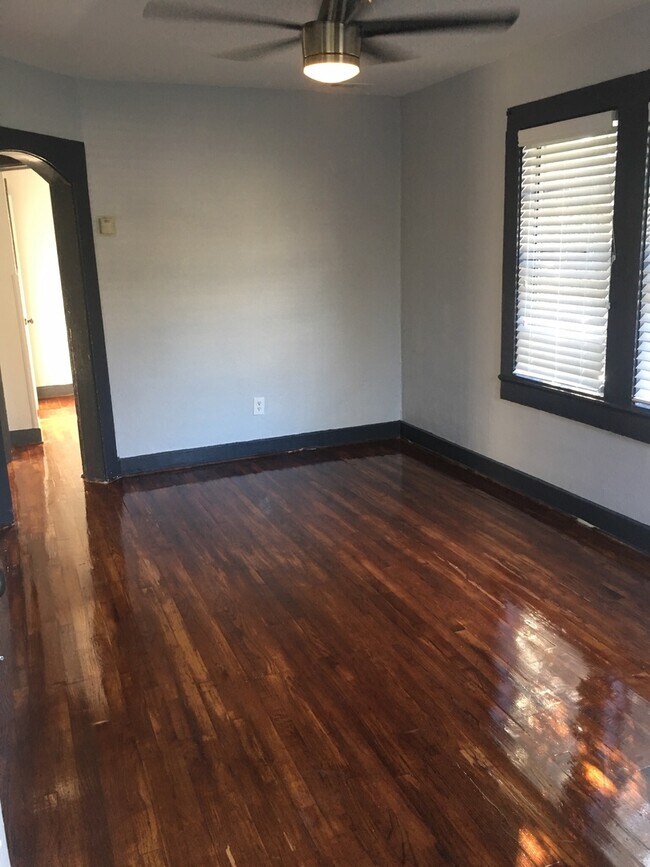 Foto del edificio - 207 N Albany Ave