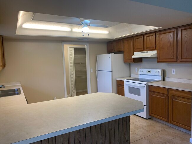 Building Photo - 8012 SE Highpoint Way