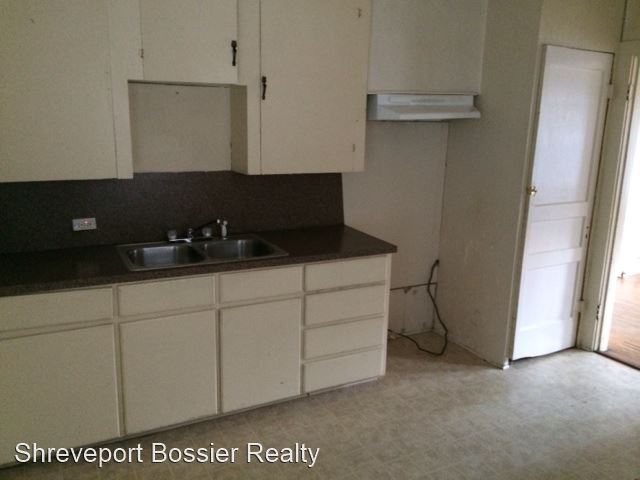 Building Photo - 2 br, 1 bath House - 502 W. 84th St