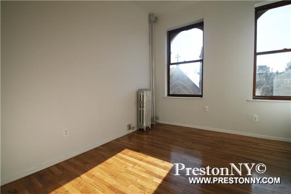 Building Photo - 335 W 14th St