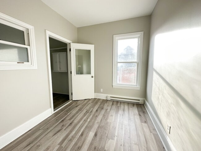 Building Photo - 10 Cedar St