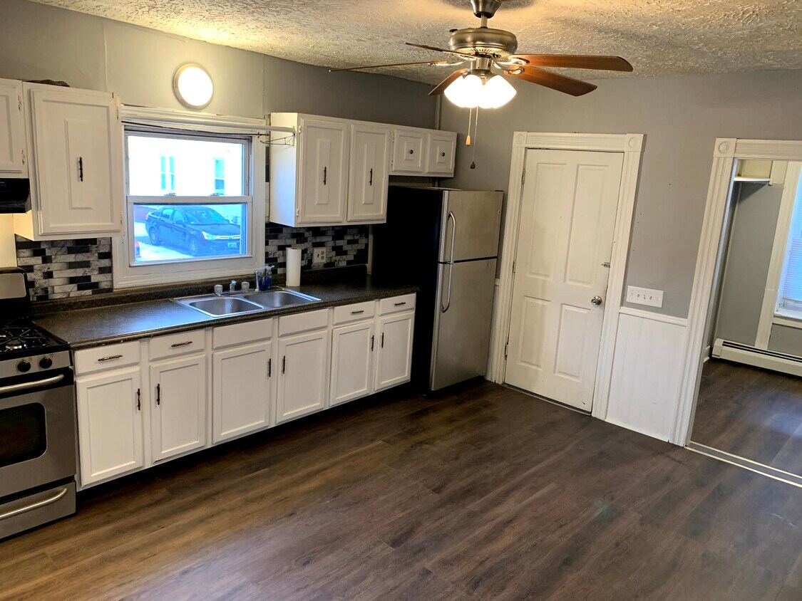 Foto principal - 1163 Elmwood Ave