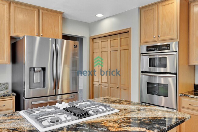 Foto del edificio - 4 BED & 2.5 BATH FOR RENT