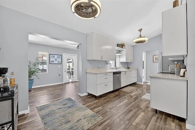 Foto del edificio - 2737 Hickory Ridge Dr