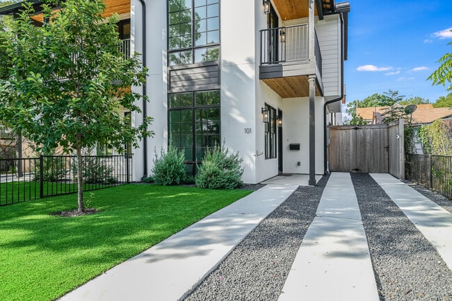 Photo - 310 Lavaca St (San Antonio, TX) Townhome