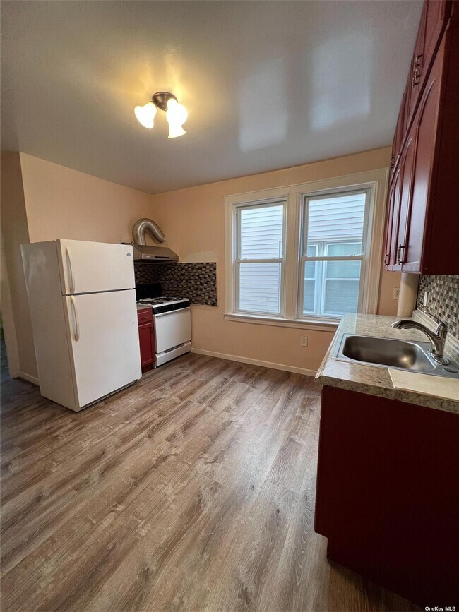 Building Photo - 61-36-61-55 55th Dr