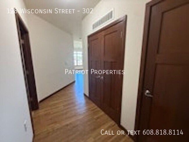 Building Photo - 128 Wisconsin St