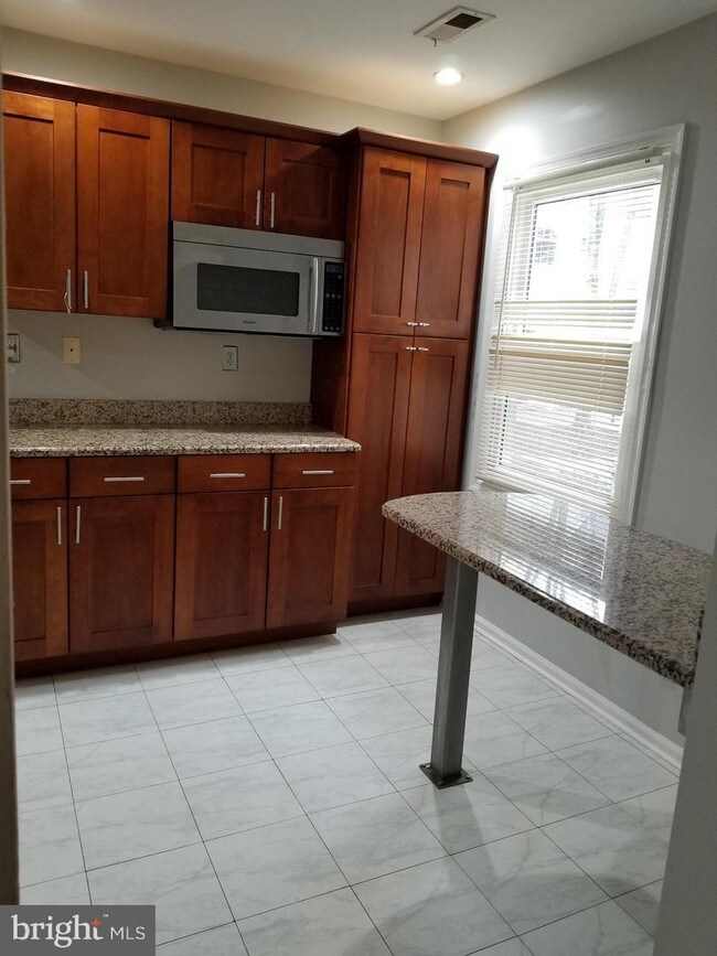 Building Photo - 211 Amherst Ct