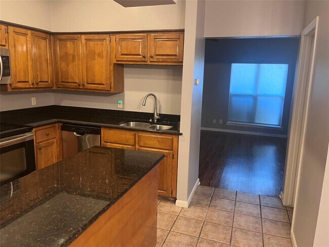 Foto del edificio - 1307 Kinney Ave