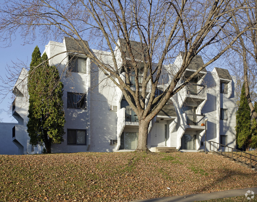 Primary Photo - Riverview Apartments