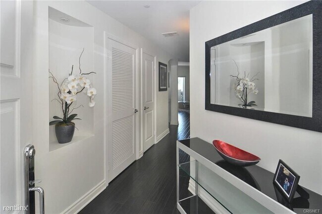 Building Photo - 2 br, 2 bath House - 4424 Whitsett Ave Apt...