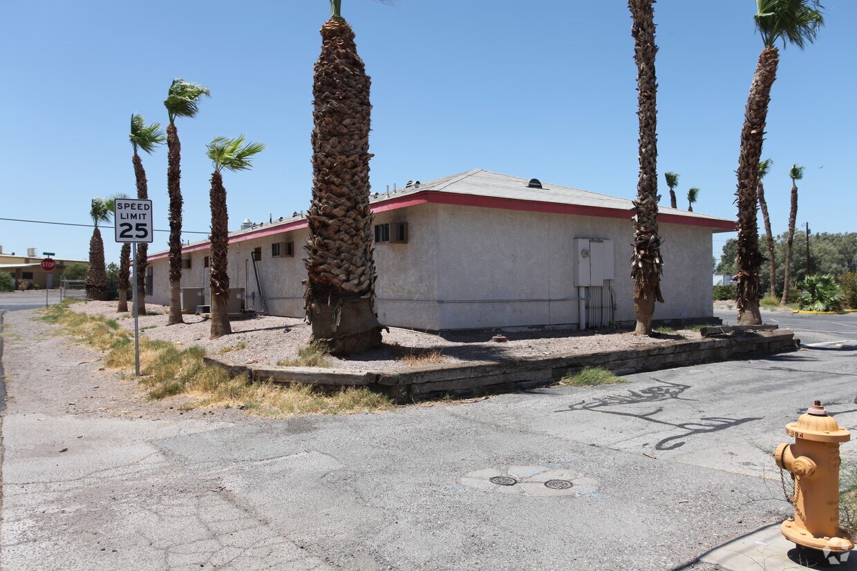 Building Photo - 1700 Athol Ave