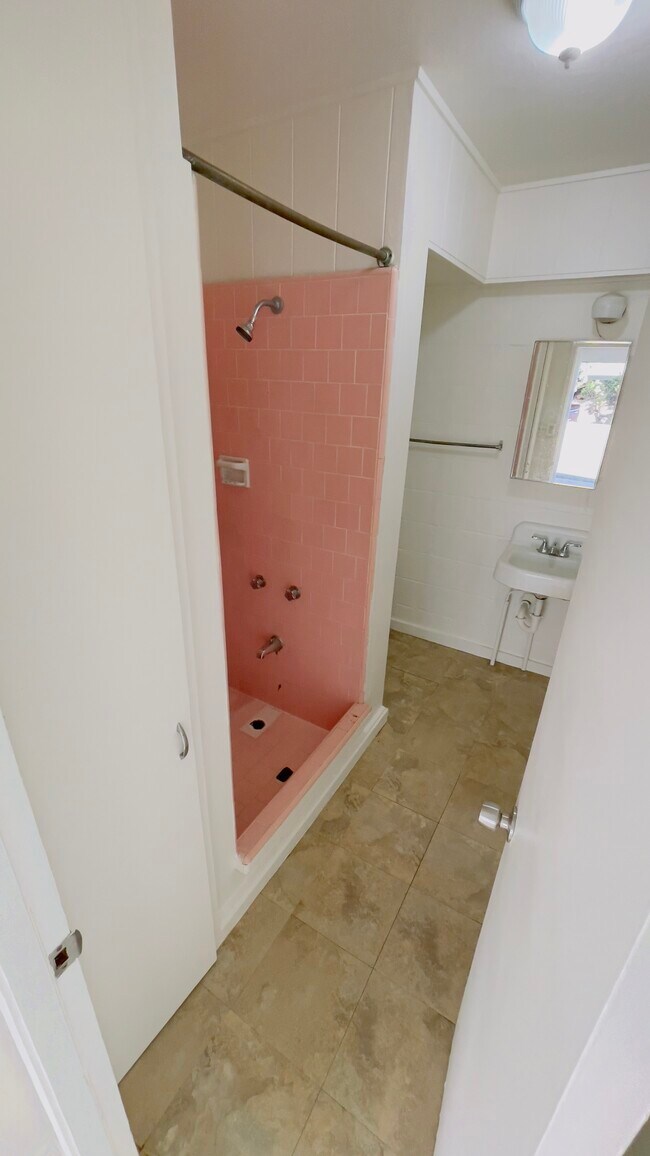 Foto del edificio - 820 Ekela Ave