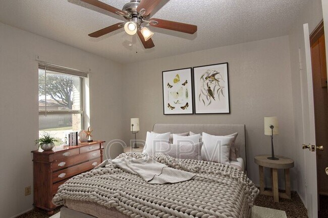 Foto del edificio - 101 Teakwood Ave