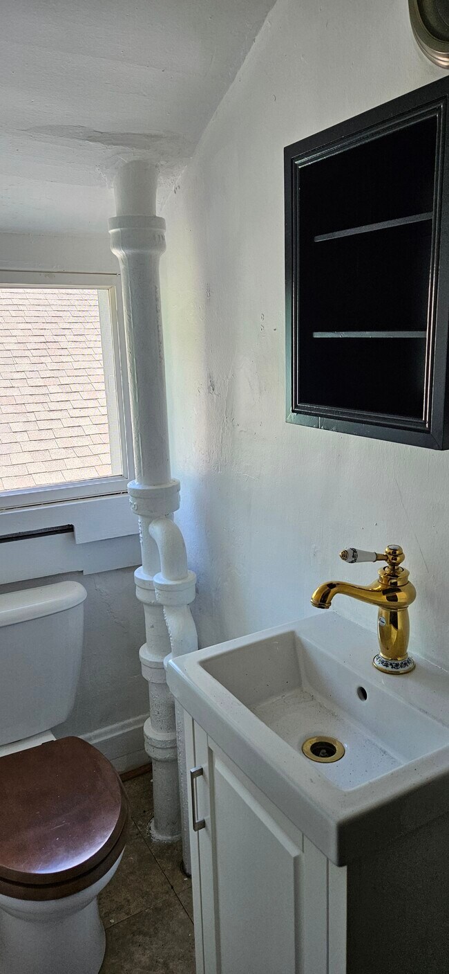 Foto del edificio - 129 N Bergan Ave