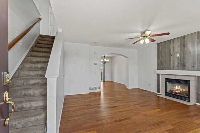 Building Photo - Beautiful 3-Bedroom Home with Bonus Room a...