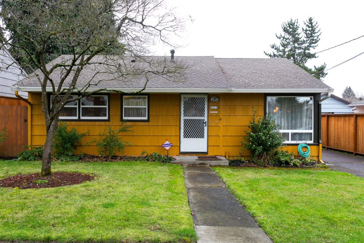 Primary Photo - Adorable 3 Bd 1 Ba home in St Johns! Air C...