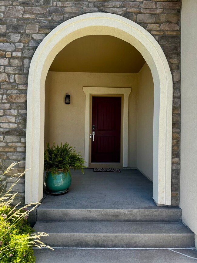 Foto del edificio - Stunning 5 Bedroom Home in Cordera with access to Community center with pool