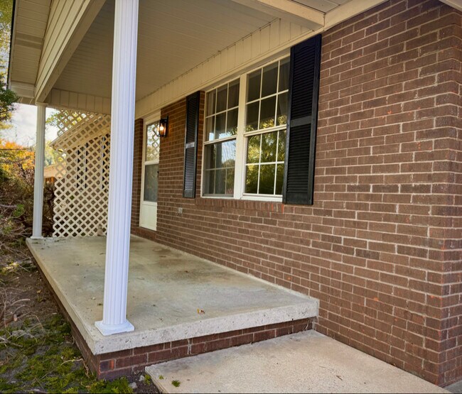 Foto del edificio - 597 Bluebird Dr