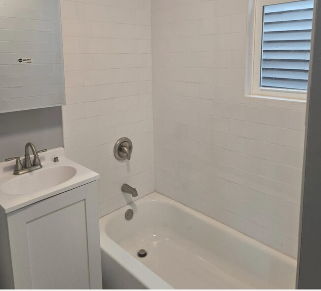 Foto del edificio - 1915 N Karlov Ave