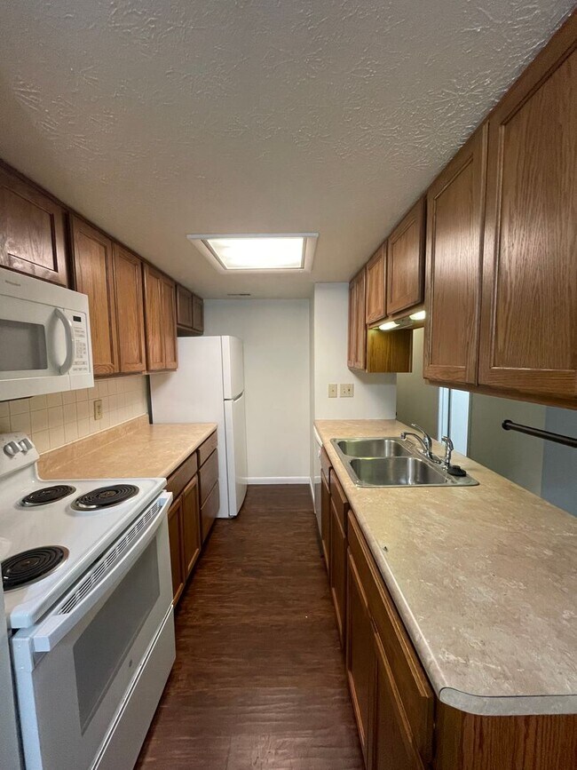 Foto del interior - Adams Earl-900 N 21st