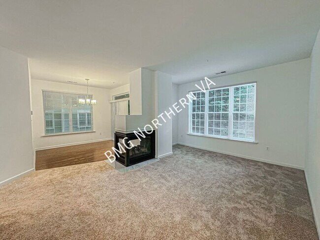 Foto del edificio - 4210 Mozart Brigade Ln