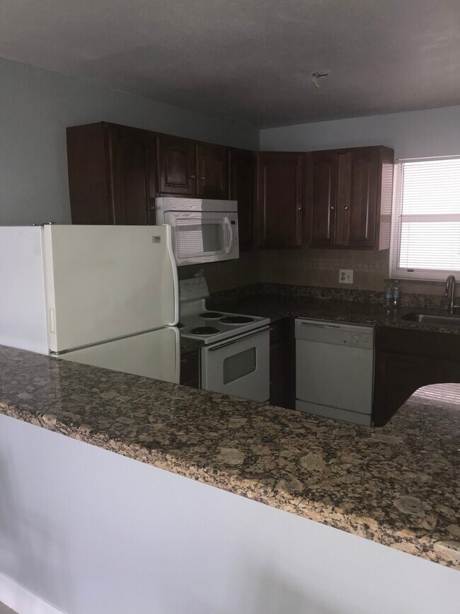 6505 Winfield Blvd Unit 17, Margate, FL 33063 Condo for Rent in