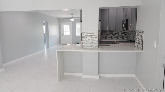 Foto del edificio - 258 NE 22nd St