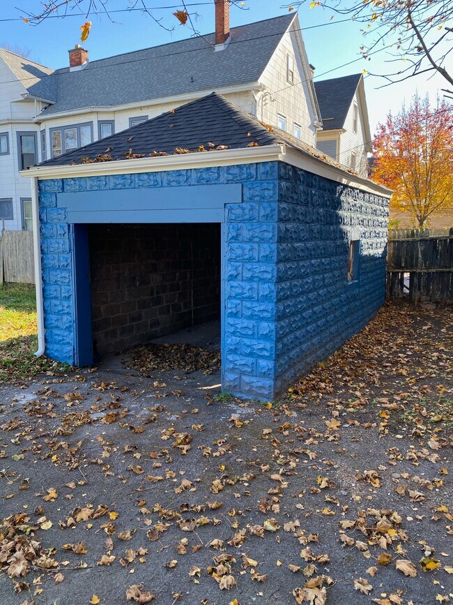 Building Photo - 131 Vermont St