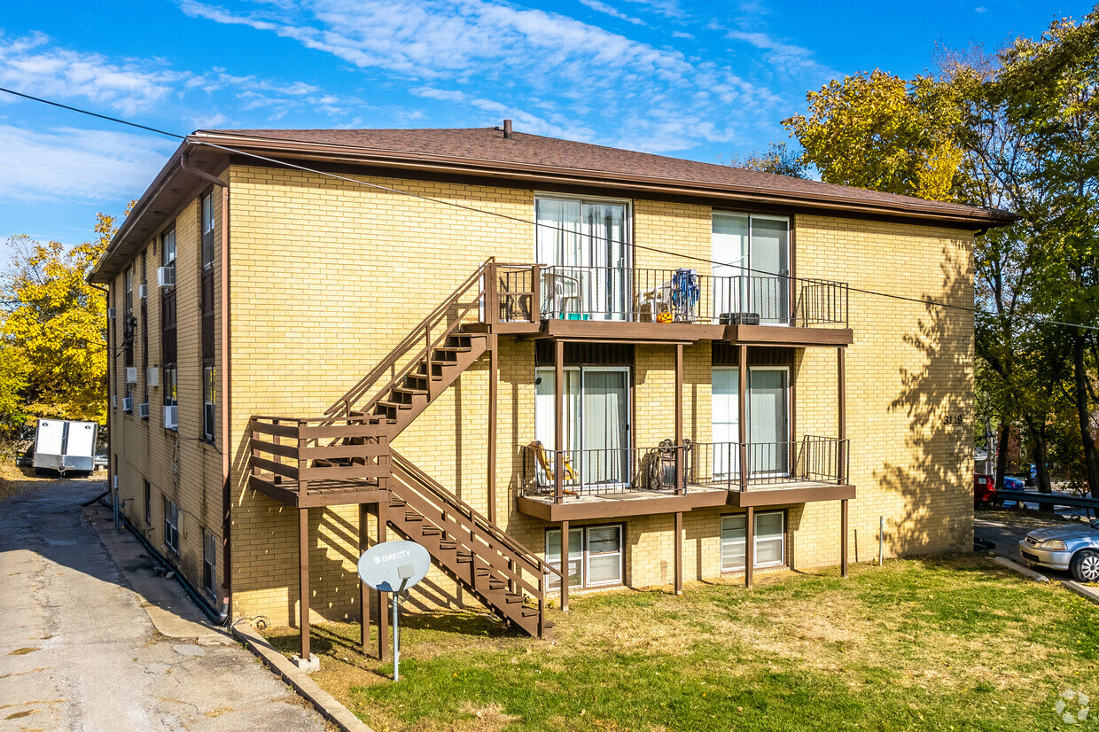 Primary Photo - COLONIAL ARMS APTS.