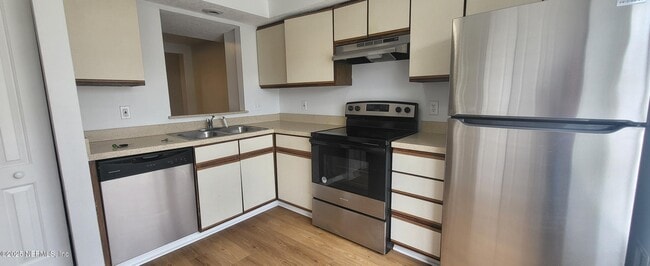 Building Photo - 7109 Prestwick Cir N