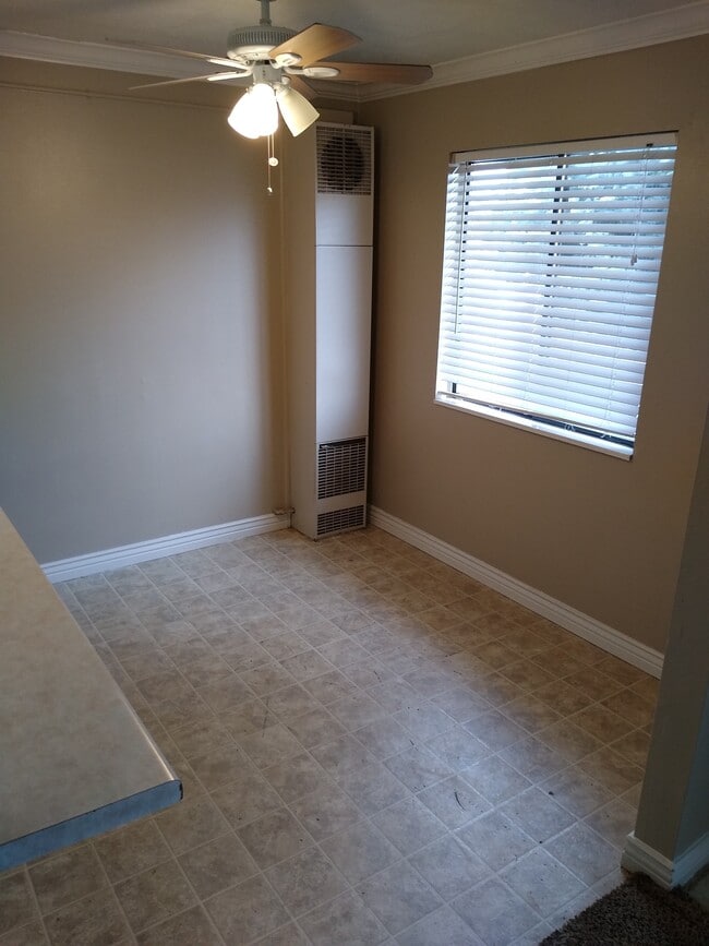 Building Photo - 171 College Way