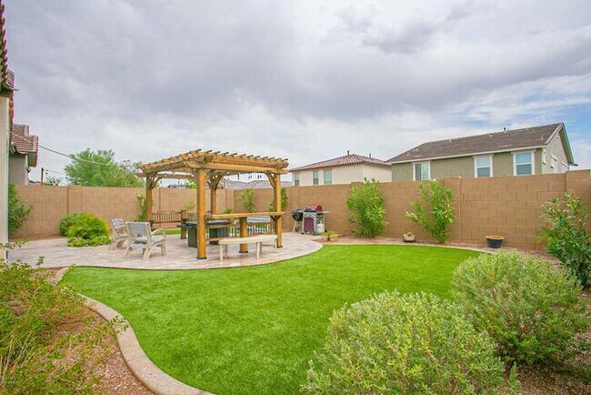 Building Photo - Stunning Verrado home !