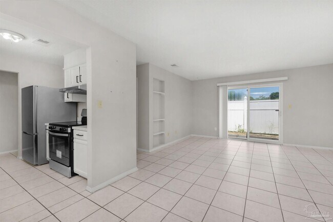 Building Photo - 3411 Green Briar Pkwy