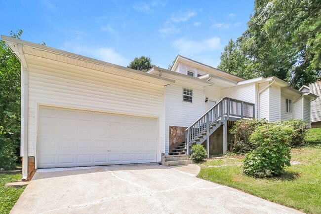 Building Photo - 9227 Chestnut Lake Dr