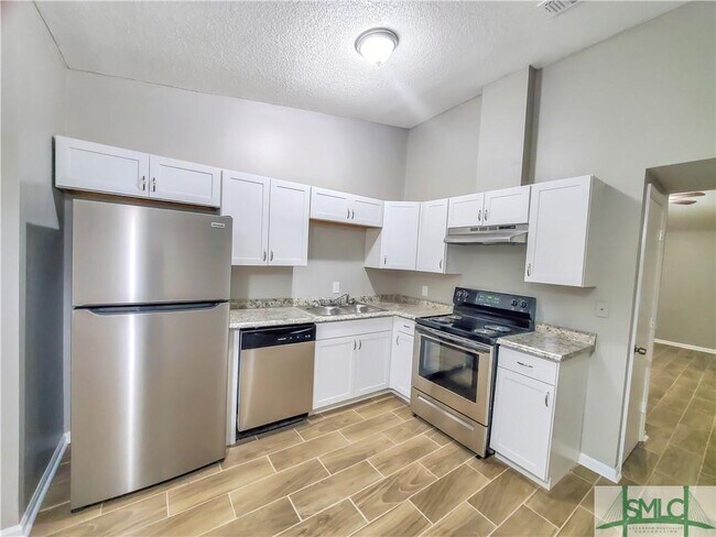 Foto del edificio - 430 Edgewater Rd