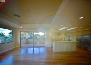 Building Photo - 2626 Kanakanui Rd