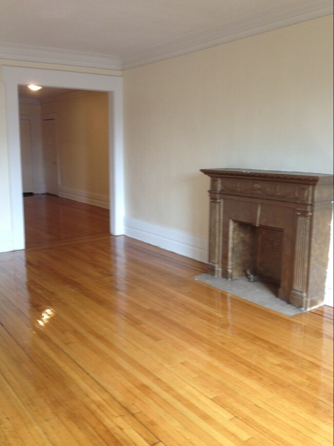 Building Photo - 19 S Munn Ave