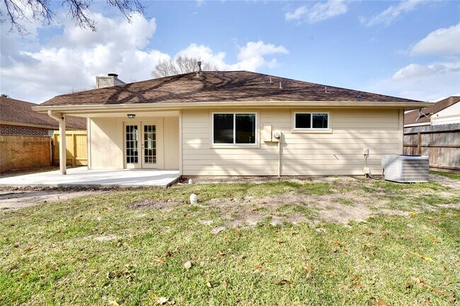 Foto del edificio - 7015 Feather Creek Dr