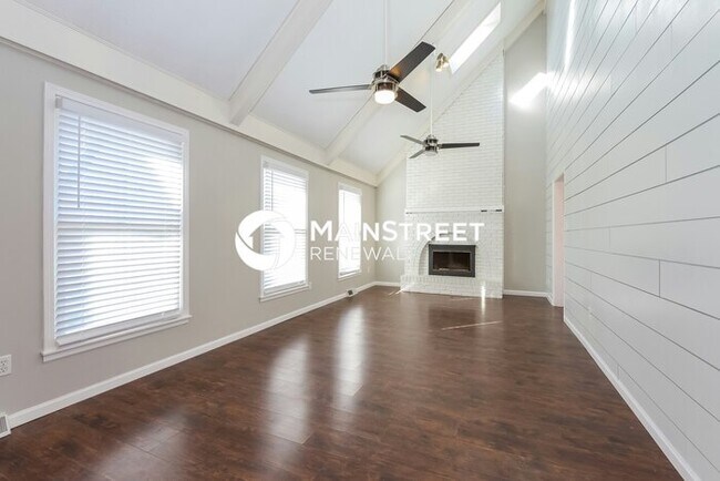 Foto del edificio - 4 Bedroom Pet-Friendly Home in Lees Summit...