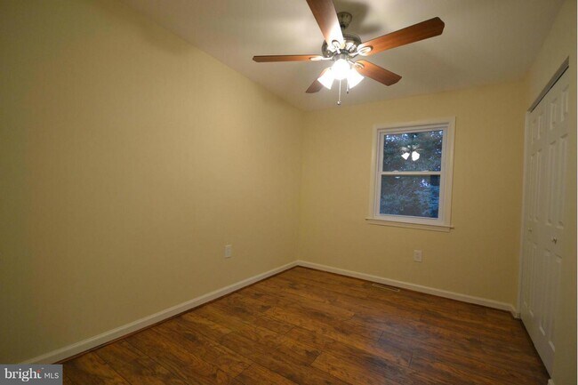 Building Photo - 38 Wayside Ct